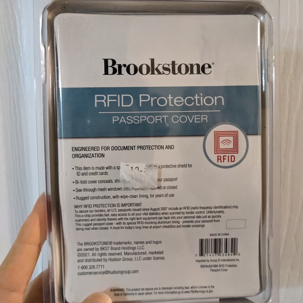 Brookstone Passport Cover RFID Protection - Picture 2 of 4
